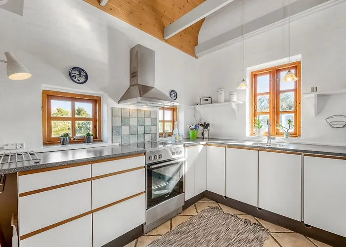 Arlina - 600m From The Sea By Interhome Nyaraló *