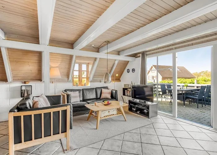 Arlina - 600m From The Sea By Interhome Bjerregård